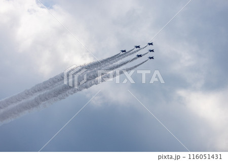 ブルーインパルスの航空ショー ブルーインパルスの航空ショー 116051431
