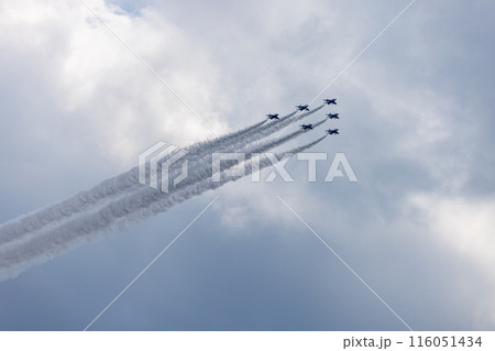 ブルーインパルスの航空ショー ブルーインパルスの航空ショー 116051434