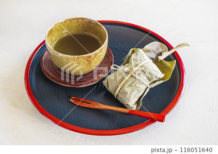 季節の郷土菓子　朴葉巻き 116051640