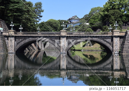 皇居の正門石橋(眼鏡橋) 皇居の正門石橋(眼鏡橋) 116051717