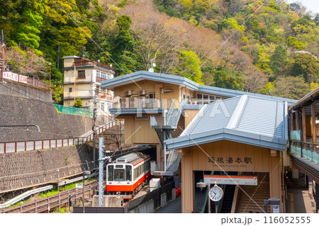 箱根登山電車　箱根湯本駅 116052555