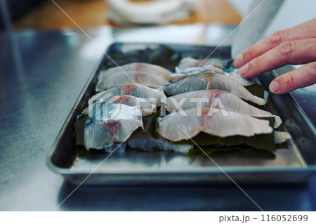 サワラの昆布じめ サワラの昆布じめ 116052699