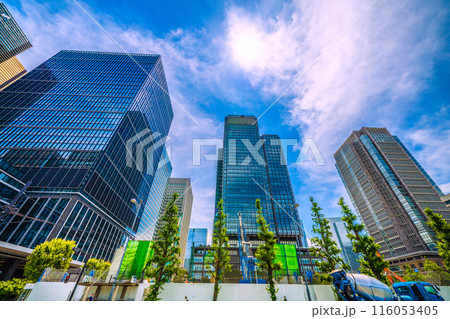 日本の東京都市景観 東京海上日動ビルディング解体工事などを望む。新丸ビルや丸ビルなどが一望に 116053405