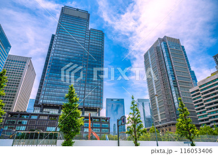 日本の東京都市景観 東京海上日動ビルディング解体工事などを望む。新丸ビルや丸ビルなどが一望に 116053406