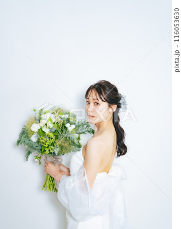 ブーケを持った花嫁　ブライダルフォト　ウェディングフォト　前撮り 116053630