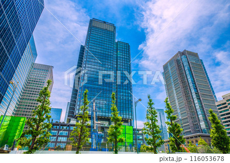 日本の東京都市景観 東京海上日動ビルディング解体工事などを望む。新丸ビルや丸ビルなどが一望に 日本の東京都市景観 東京海上日動ビルディング解体工事などを望む。新丸ビルや丸ビルなどが一望に 116053678