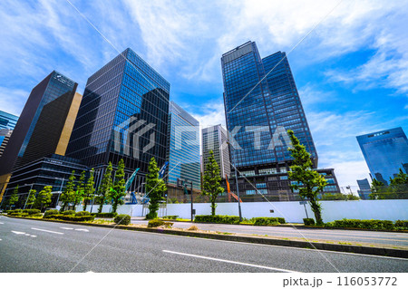 日本の東京都市景観 東京海上日動ビルディング解体工事などを望む。新丸ビルなどが一望に 116053772