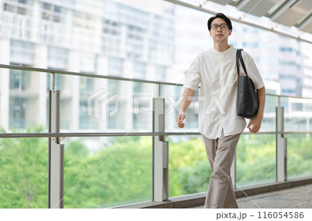 カジュアルなミドル男性 116054586