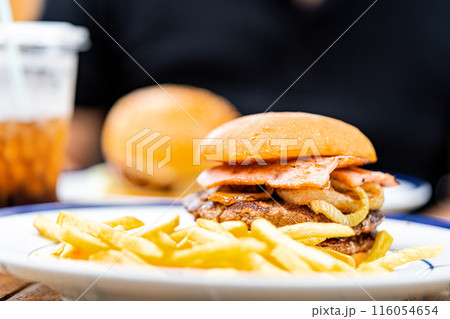 おいしいハンバーガー 116054654