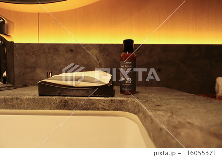 横浜みなとみらい21にあるウェスティンホテル横浜の綺麗な客室アメニティ 116055371