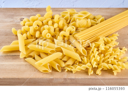 さまざまな種類のパスタの集合写真 さまざまな種類のパスタの集合写真 116055393