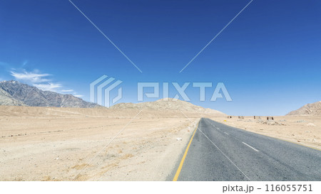 インド・ラダックの荒野を走る道路 / Ladakh, India インド・ラダックの荒野を走る道路 / Ladakh, India 116055751