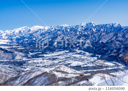 長野県白馬村　北アルプスの小遠見山　雪山登山　妙高山と高妻山 116056090