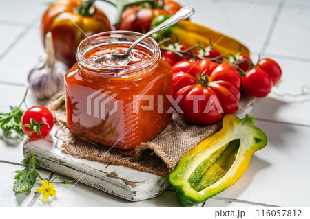 Homemade tomato sauce Homemade tomato sauce 116057812