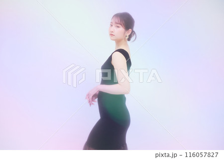 夏の女性ポートレート 116057827