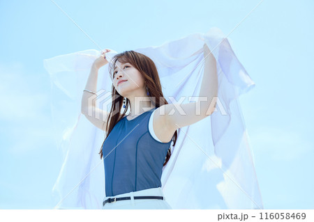 夏の女性ポートレート 116058469