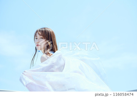 夏の女性ポートレート 116058474