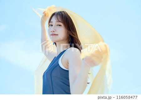 夏の女性ポートレート 116058477