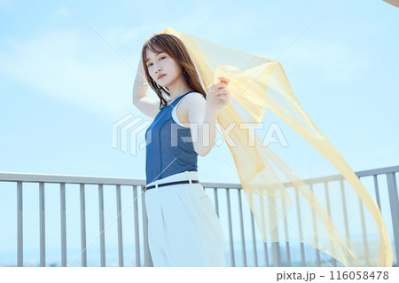 夏の女性ポートレート 116058478