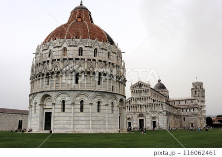 ドゥオーモ広場　ピサの斜塔　世界遺産　ピサ　イタリア　ヨーロッパ 116062461