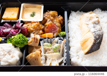 おいしい焼鮭の幕の内弁当 おいしい焼鮭の幕の内弁当 116064446