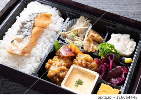 おいしい焼鮭の幕の内弁当 おいしい焼鮭の幕の内弁当 116064448