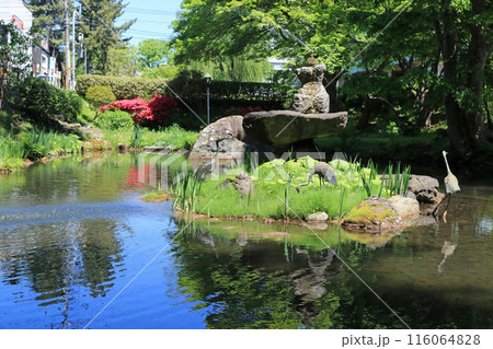 盛岡城跡公園、鶴ヶ池の噴水 116064828