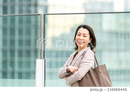 a forty-something woman 116066448