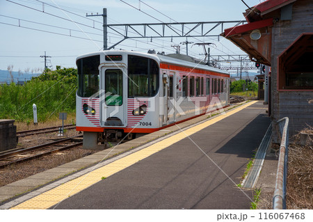 〈島根県〉一畑口駅 松江方面から来た電車 〈島根県〉一畑口駅 松江方面から来た電車 116067468