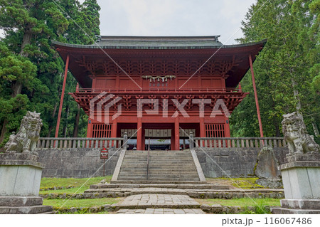 青森 津軽国一宮 岩木山神社 参道と楼門 116067486