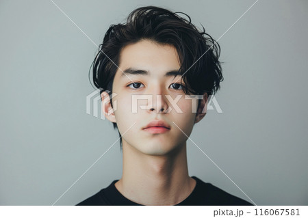 イケメンのアジア人男性のポートレート 116067581