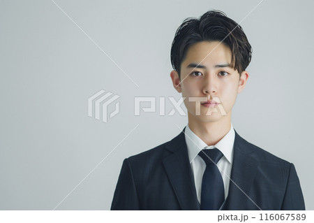 スーツを着た若い日本人男性 116067589