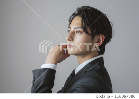 スーツを着た若い日本人男性 スーツを着た若い日本人男性 116067590