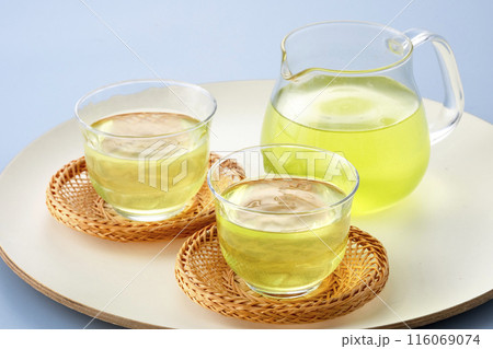 冷たい緑茶 116069074