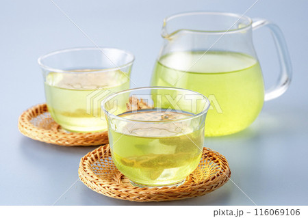 冷たい緑茶 116069106