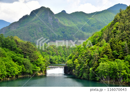 秋山砂防堰堤／あちばけ湖方面を望む(長野県川上村)【2024.6】 116070043