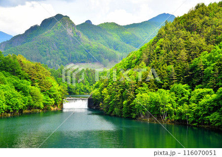秋山砂防堰堤／あちばけ湖方面を望む(長野県川上村)【2024.6】 116070051
