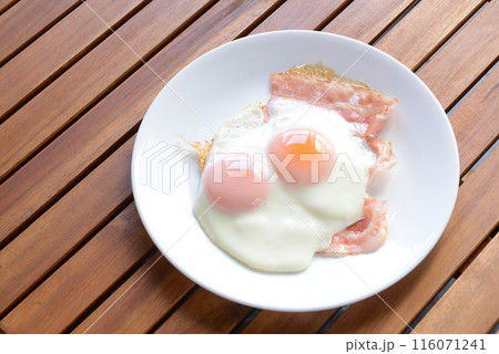 目玉焼き　ベーコンエッグ 116071241