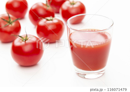 白背景にトマトジュース 白背景にトマトジュース 116071479