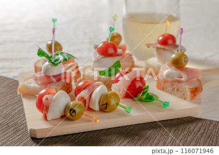 生ハムを使ったピンチョス 116071946