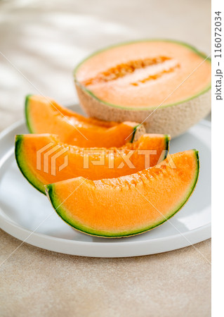 A sweet melon on a plate. 116072034
