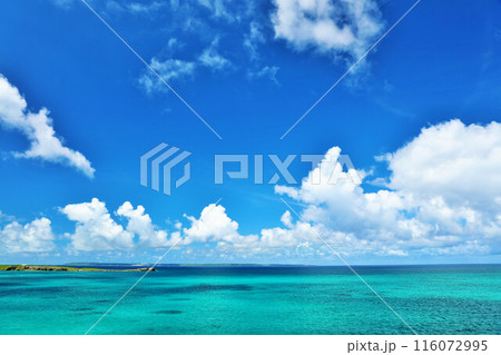 沖縄　宮古島　青空と海 116072995
