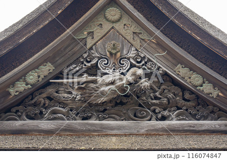 高野山金剛峯寺　破風　龍の彫刻 116074847