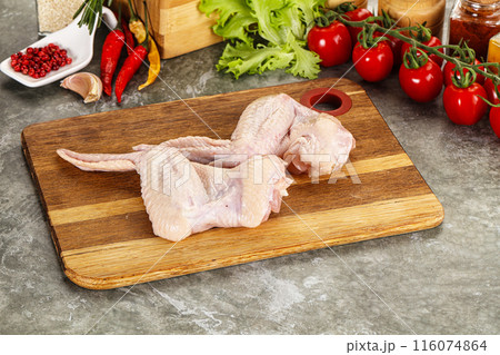 Raw chicken wings foe cooking 116074864