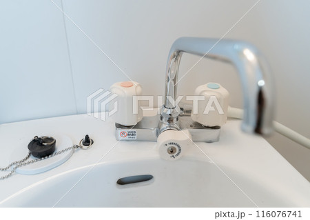 ユニットバスの洗面台 116076741