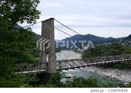 美しき信州長野（梅雨どきのモノクロームの風景が似合う。）木曽町・重要文化財「読書発電所の桃介橋」 116076926