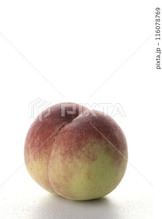 夏の果物 桃 ( 白背景 白バック ) 夏の果物 桃 ( 白背景 白バック ) 116078769
