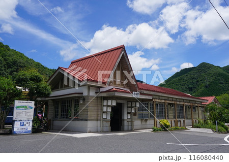 岡山県美咲町で廃線となった片上鉄道で保存されている吉ヶ原駅駅舎(推薦産業遺産) 岡山県美咲町で廃線となった片上鉄道で保存されている吉ヶ原駅駅舎(推薦産業遺産) 116080440