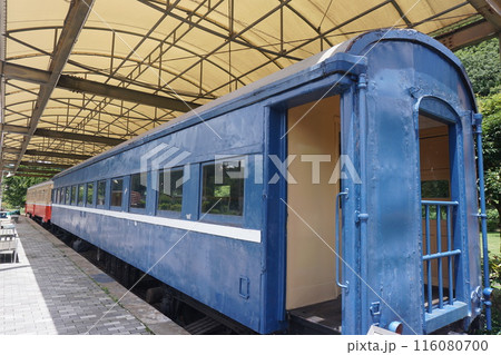 岡山県美咲町で廃線となった片上鉄道吉ヶ原駅に保存されている三等客車 ホハフ 岡山県美咲町で廃線となった片上鉄道吉ヶ原駅に保存されている三等客車 ホハフ 116080700