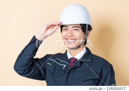作業員の若い男性　 116082617